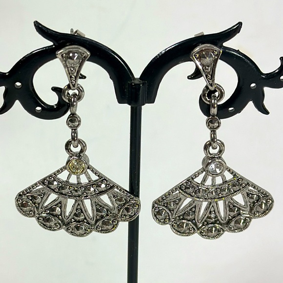 Vintagege Collezio Fan Watch Necklace and Earrings - Picture 7 of 8